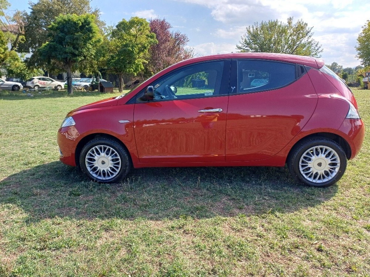 Lancia Ypsilon 1.2 69 CV 5 porte Silver (5)