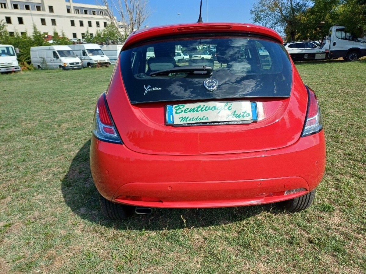 Lancia Ypsilon 1.2 69 CV 5 porte Silver (7)