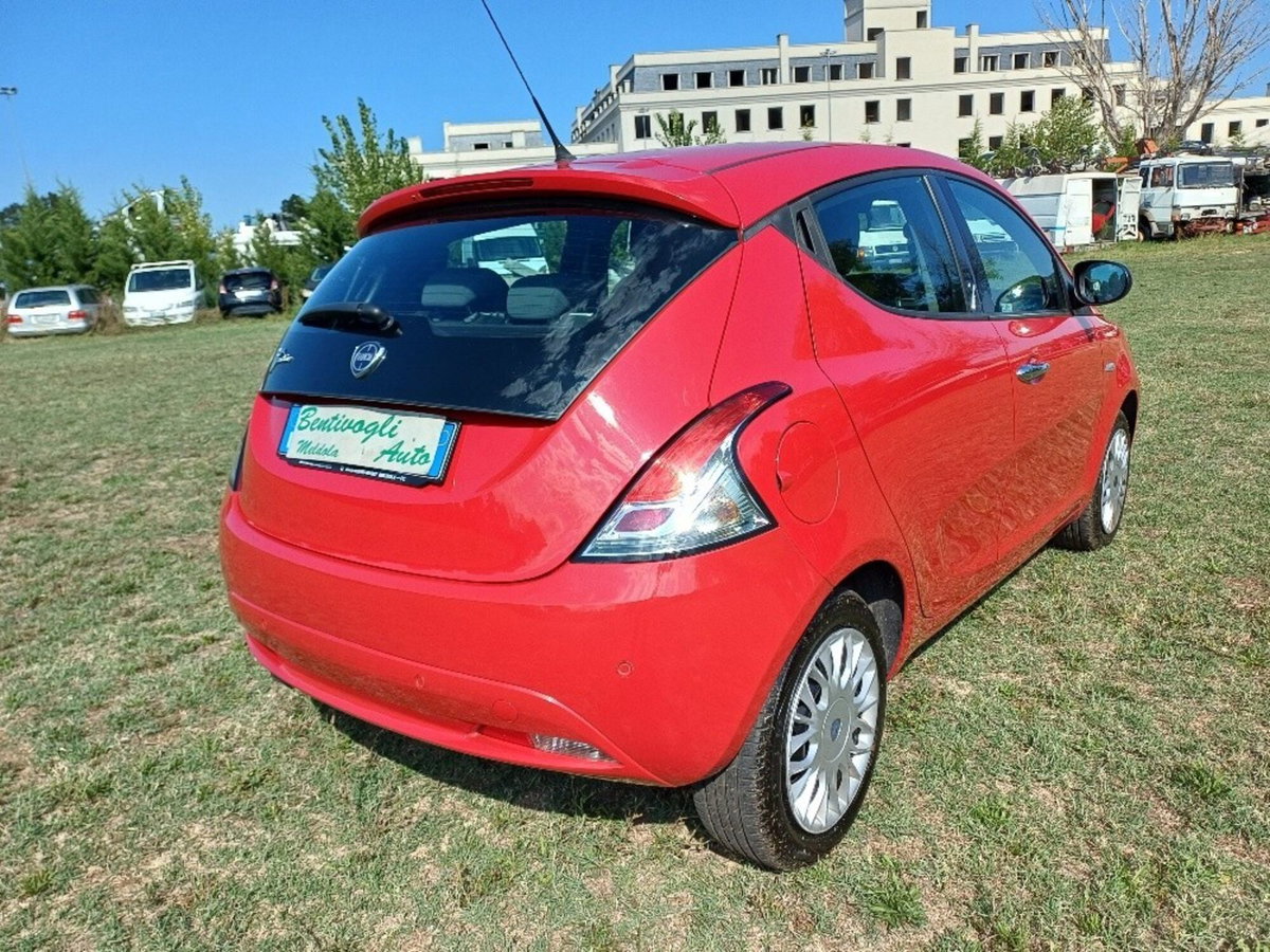 Lancia Ypsilon 1.2 69 CV 5 porte Silver (8)