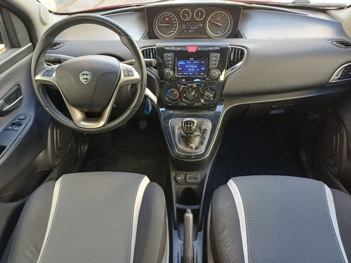 Lancia Ypsilon 1.2 69 CV 5 porte Silver (9)
