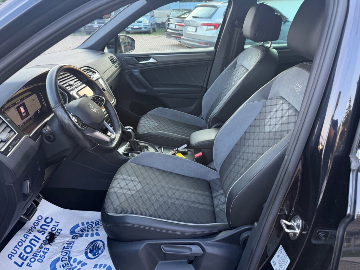 Volkswagen Tiguan 2.0 TDI 150 CV SCR DSG 4MOTION R-Line (18)