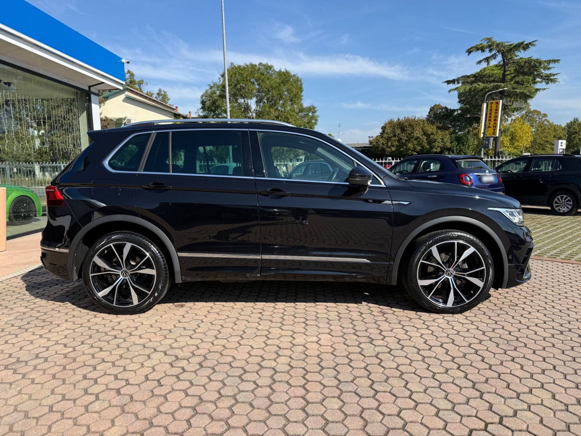 Volkswagen Tiguan 2.0 TDI 150 CV SCR DSG 4MOTION R-Line (5)