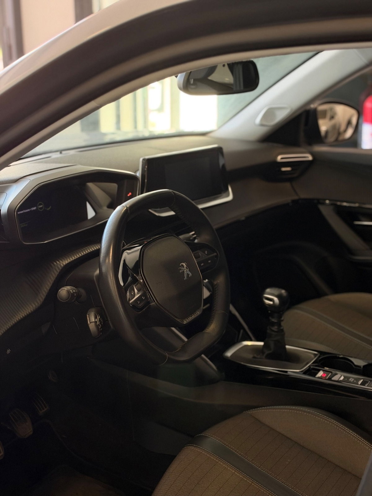 Peugeot 2008 BlueHDi 110 S&S Allure (5)