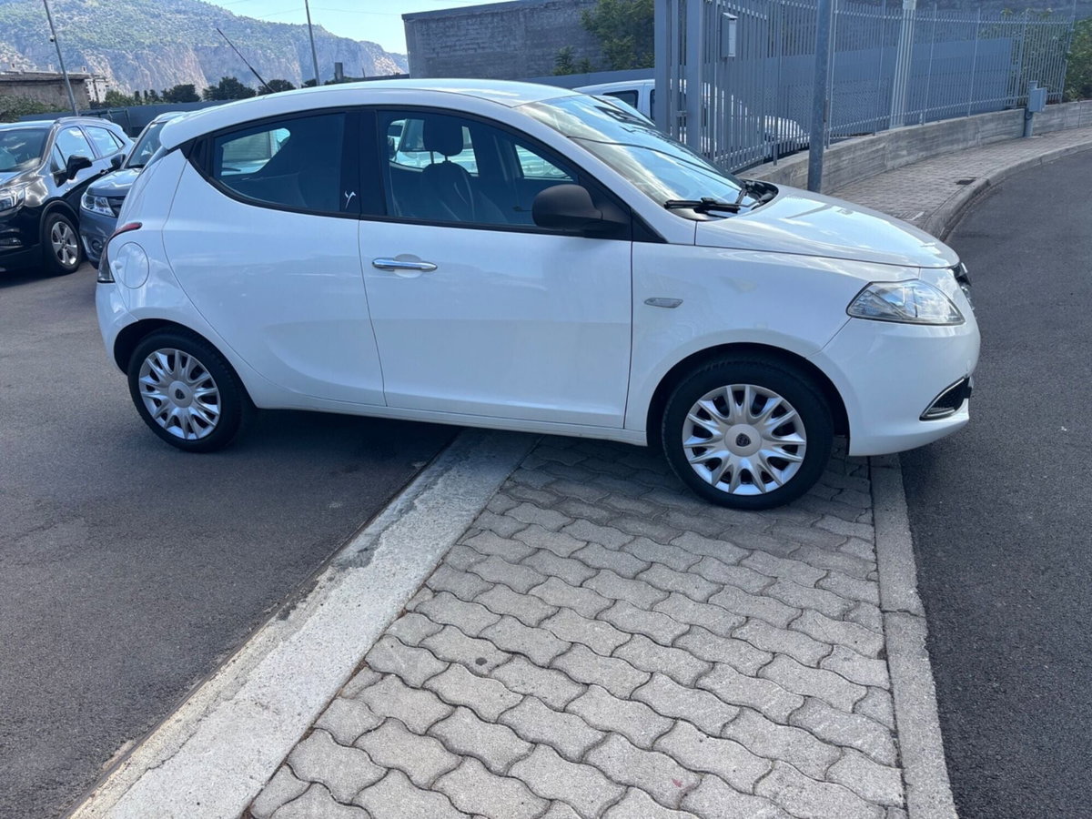 Lancia Ypsilon 1.3 MJT 16V 95 CV 5 porte S&S Gold (5)