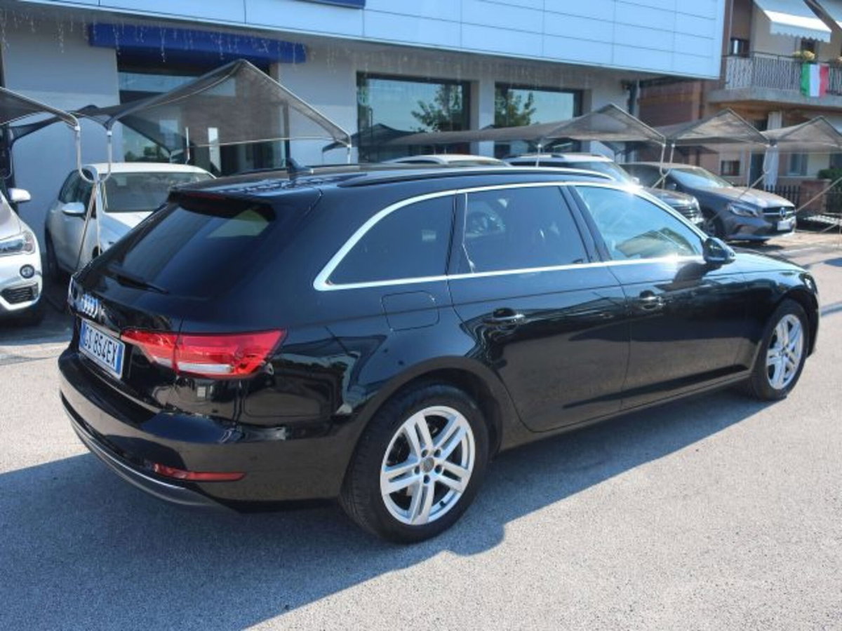 Audi A4 Avant 2.0 TDI 150 CV ultra Sport (11)
