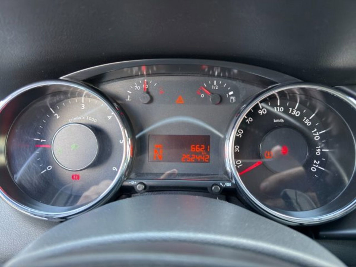 Peugeot 3008 1.6 e-HDi 115CV ETG6 Stop&Start Active (15)