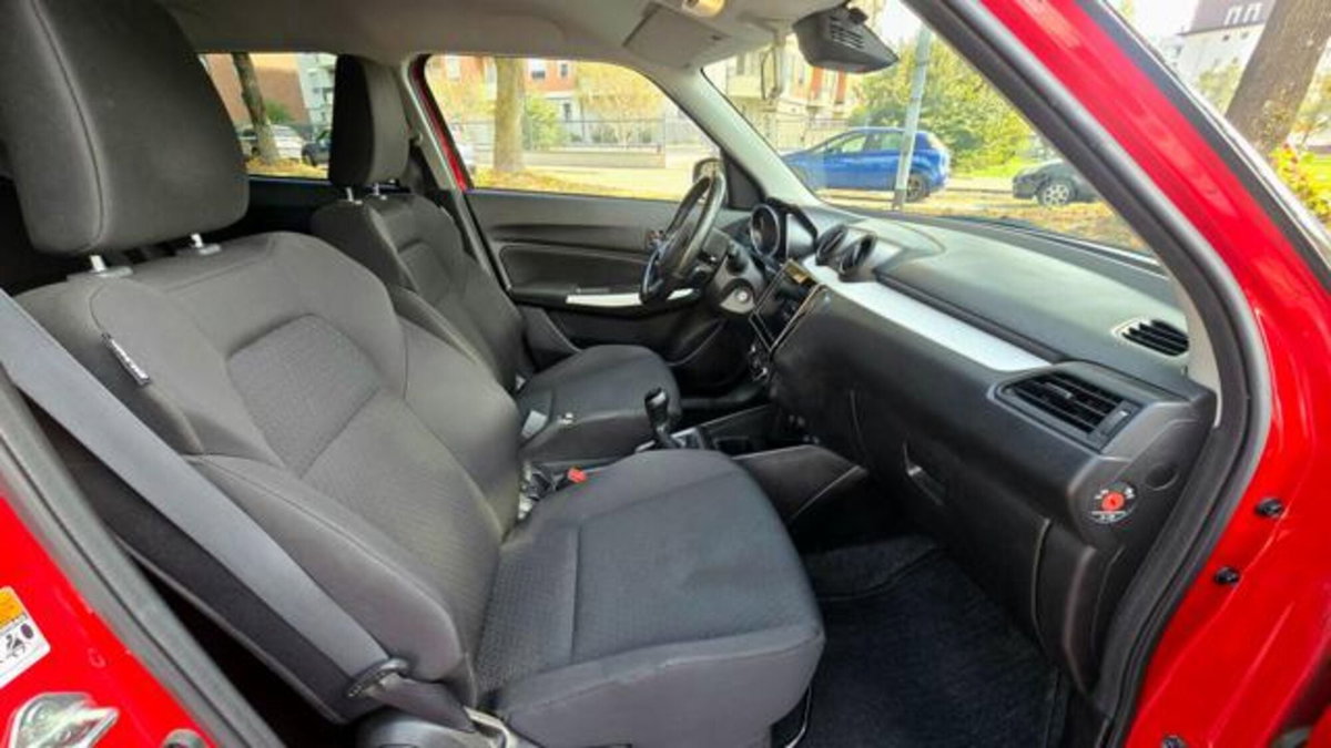 Suzuki Swift 1.2h Top 2wd (14)