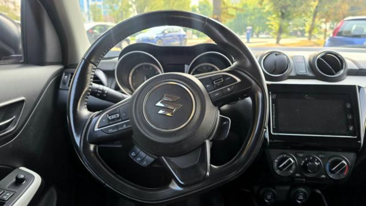 Suzuki Swift 1.2h Top 2wd (18)