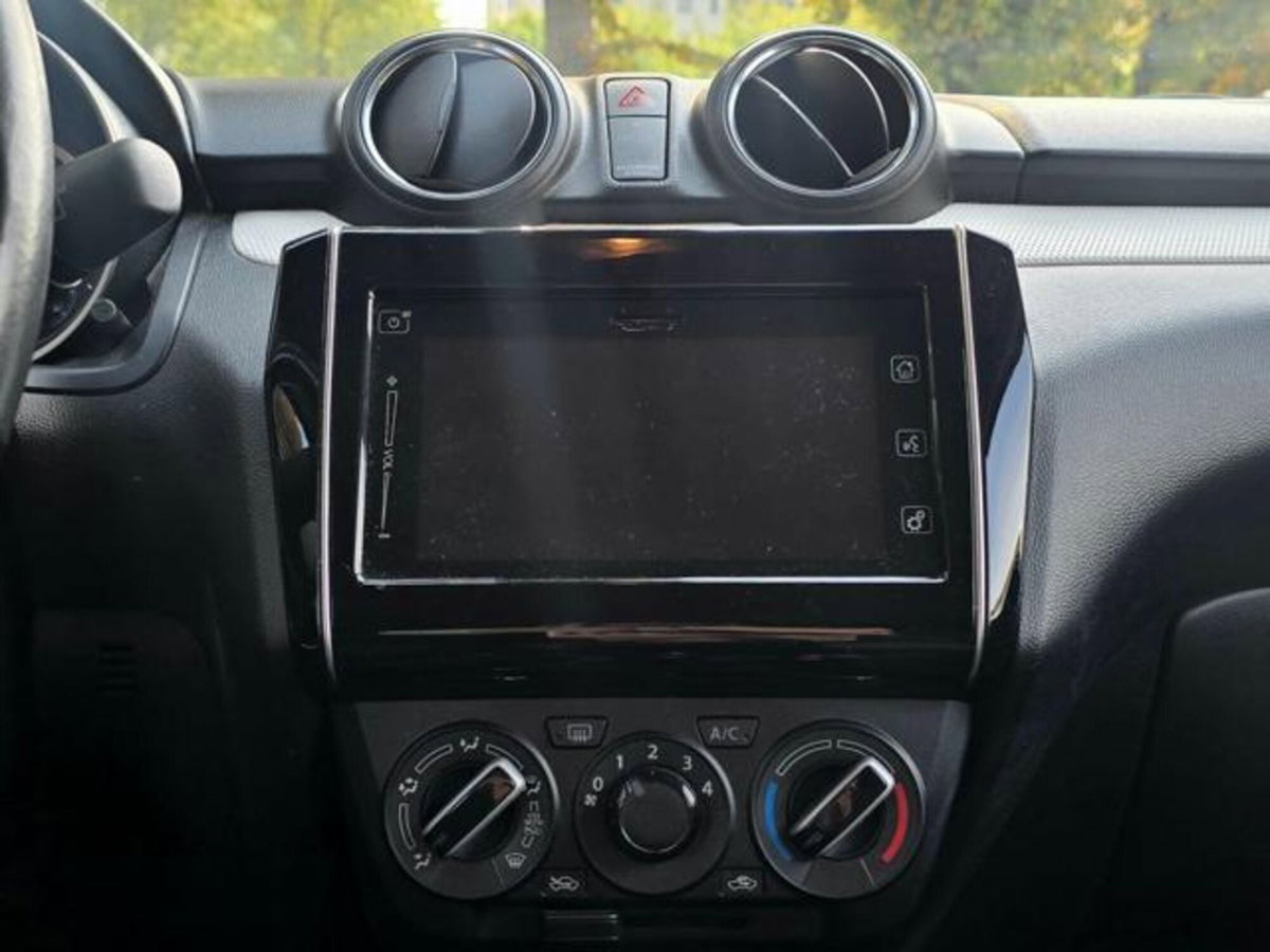 Suzuki Swift 1.2h Top 2wd (19)