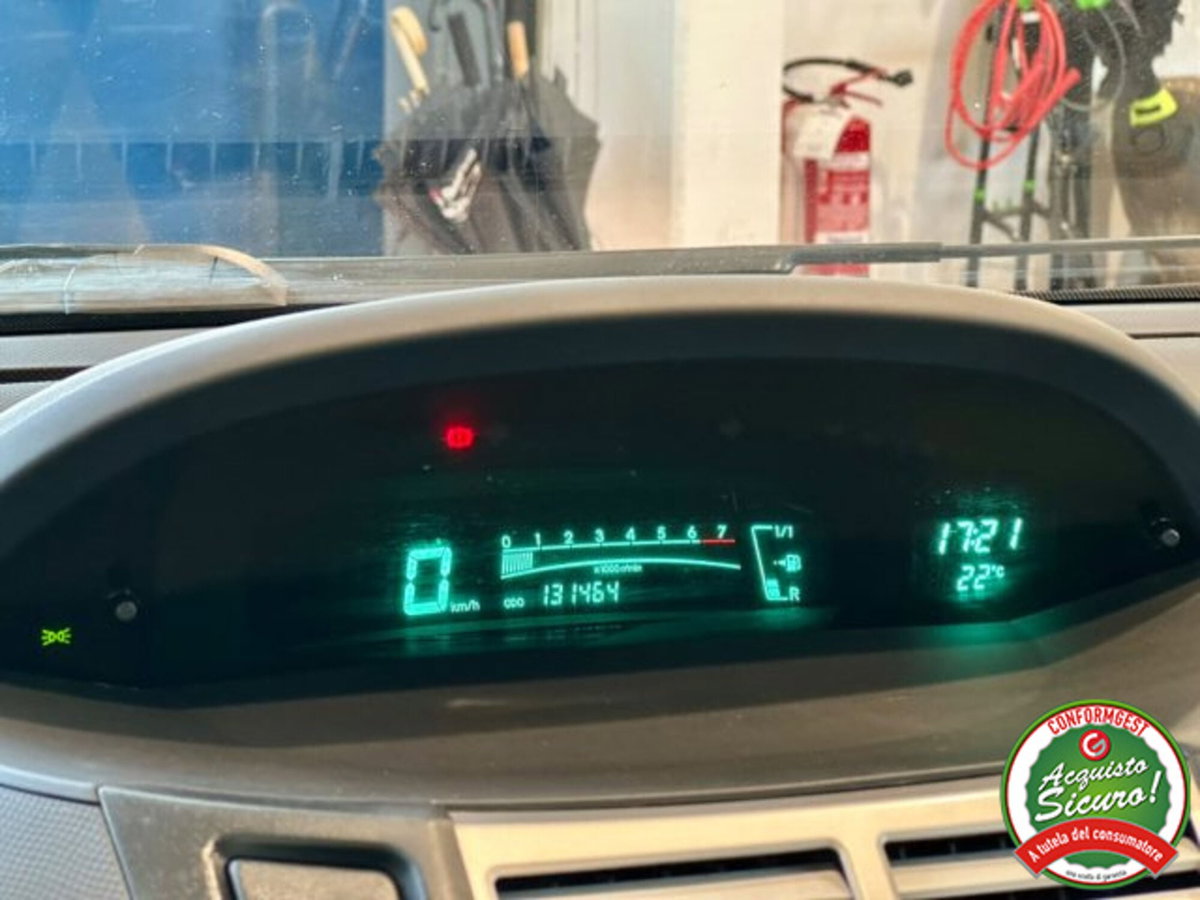 Toyota Yaris 1.0 5 porte Sol (12)