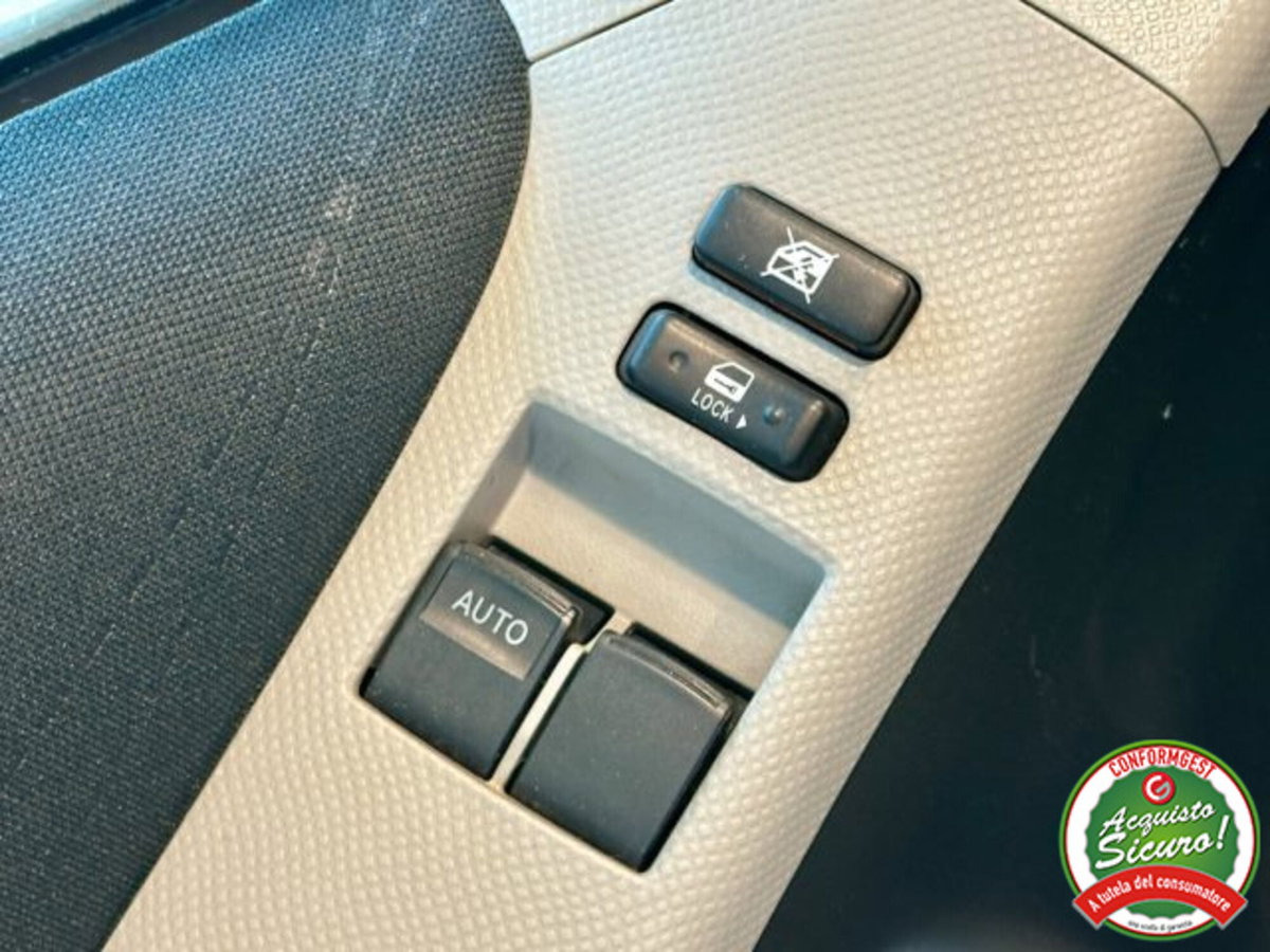 Toyota Yaris 1.0 5 porte Sol (17)