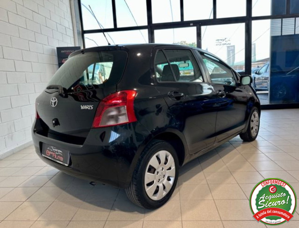 Toyota Yaris 1.0 5 porte Sol (4)