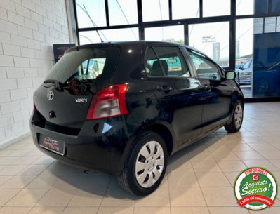 Toyota Yaris 1.0 5 porte Sol (4)