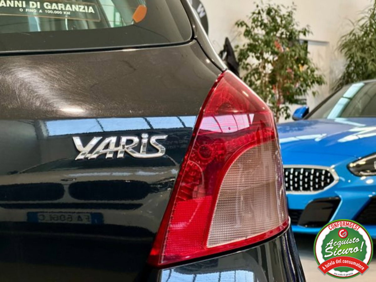 Toyota Yaris 1.0 5 porte Sol (6)