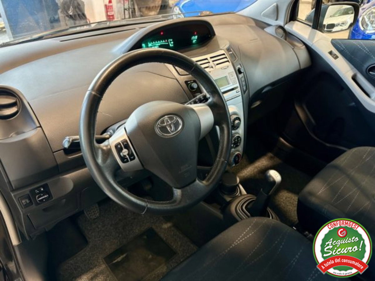 Toyota Yaris 1.0 5 porte Sol (7)