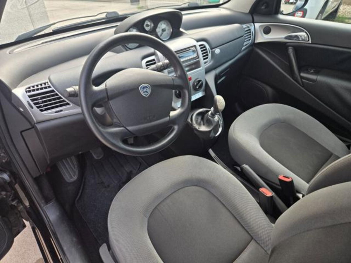 Lancia Ypsilon 1.2 Argento (10)