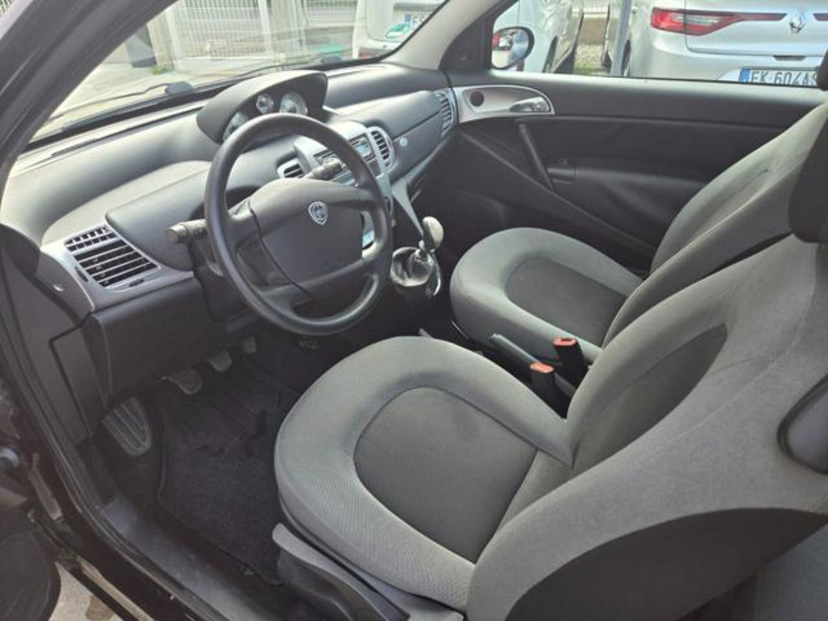 Lancia Ypsilon 1.2 Argento (11)
