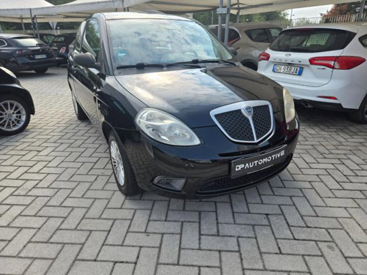 Lancia Ypsilon 1.2 Argento (3)