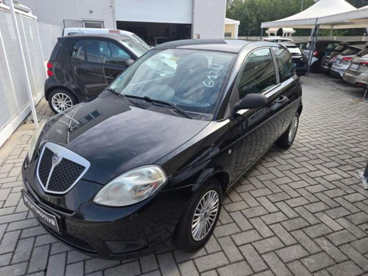 Lancia Ypsilon 1.2 Argento (5)
