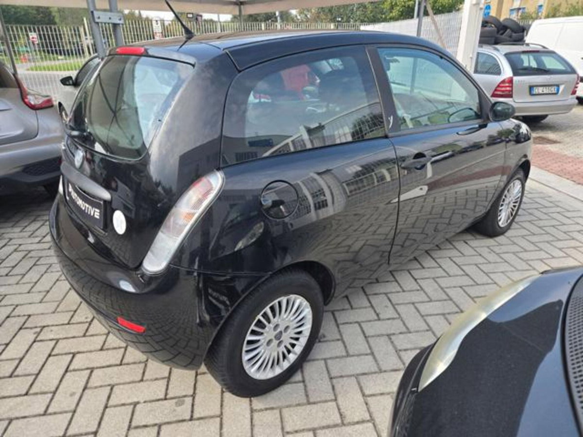 Lancia Ypsilon 1.2 Argento (8)