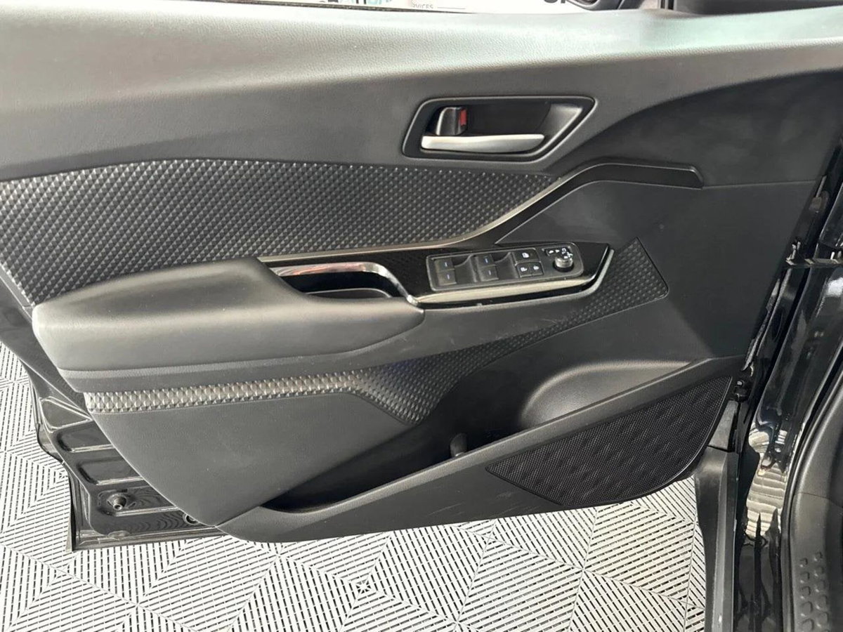 Toyota Toyota C-HR 2.0 phev Trend fwd e-cvt (8)