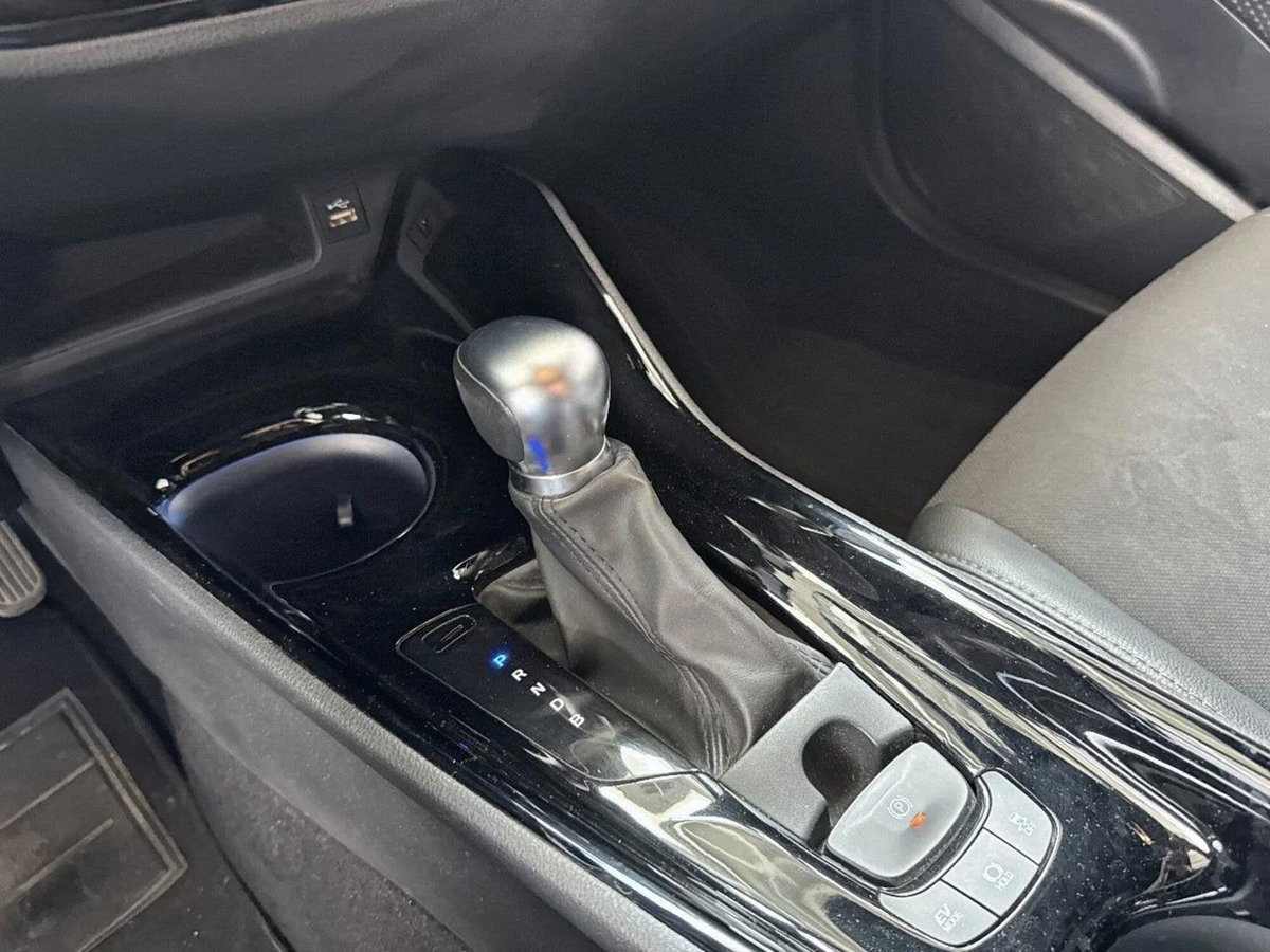 Toyota Toyota C-HR 2.0 phev Trend fwd e-cvt (9)