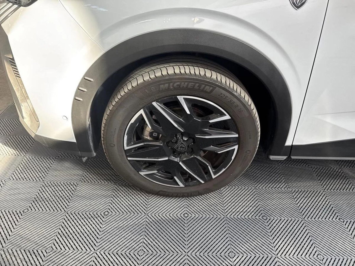 Peugeot 5008 1.2 hybrid GT 145cv 7p.ti e-dcs6 (11)