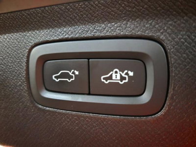 Volvo XC90 B5 (d) AWD Geartronic 7 posti Momentum Pro (18)