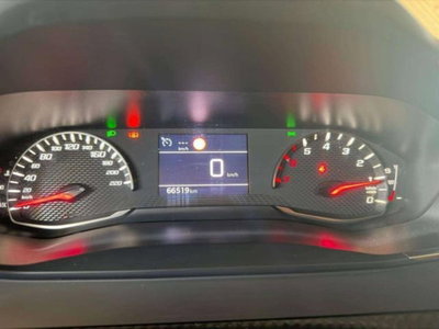 Peugeot 2008 PureTech 100 S&S Active (11)