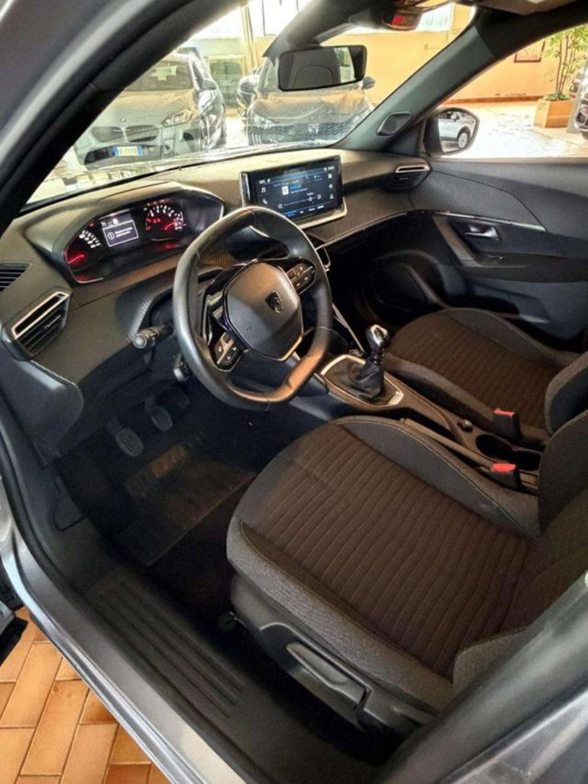 Peugeot 2008 PureTech 100 S&S Active (9)