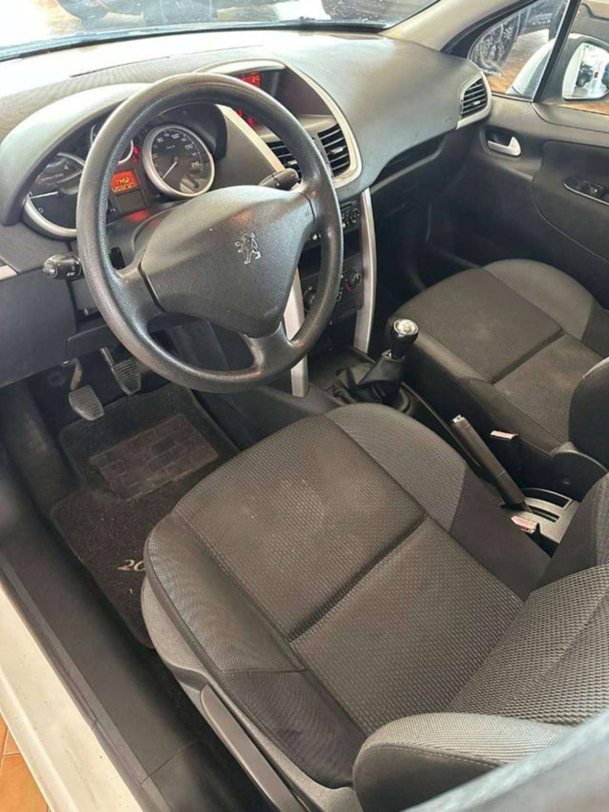 Peugeot 207 SW 8V HDi 93CV Access (11)