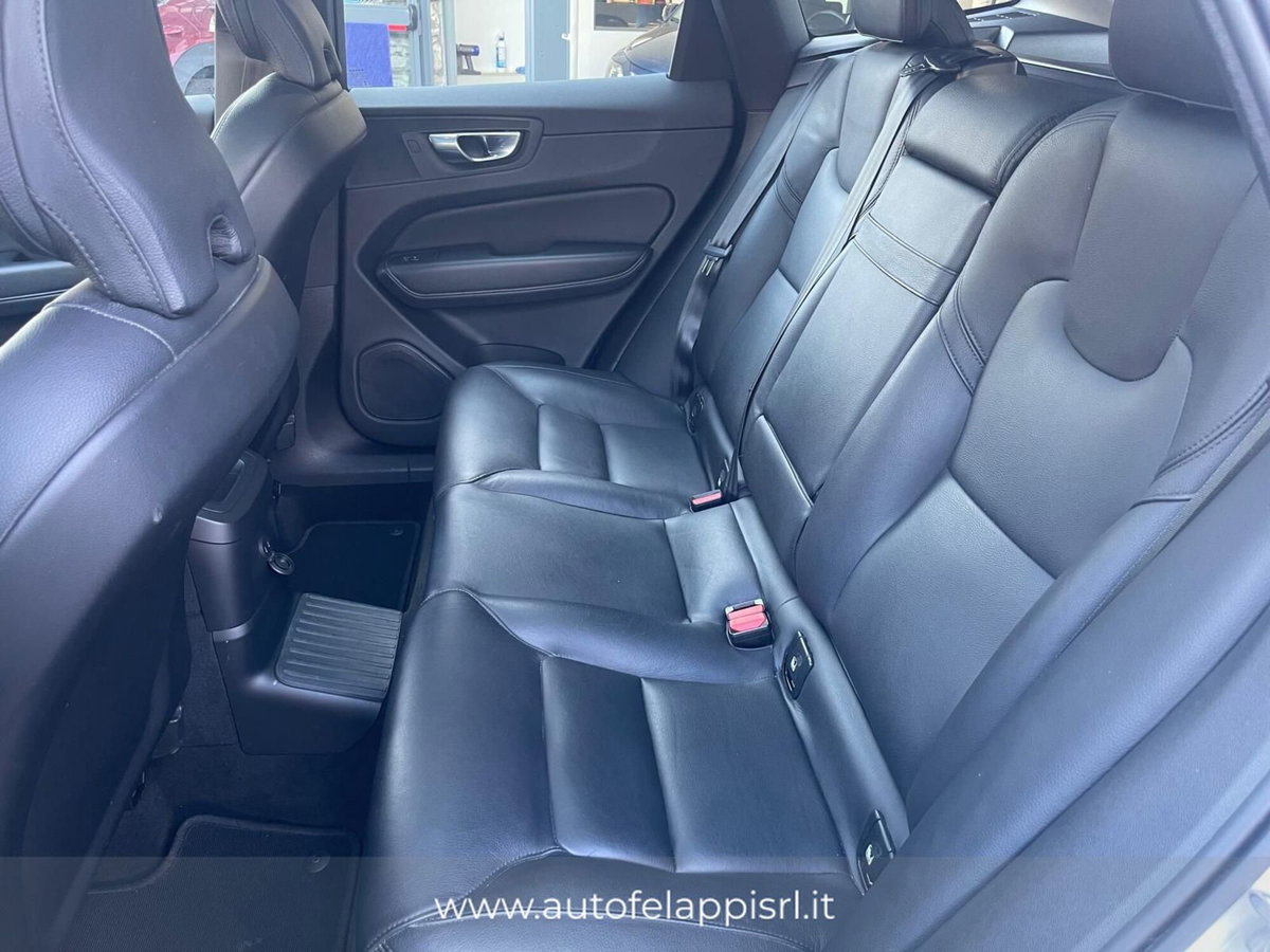 Volvo XC60 2.0 t6 phev Core awd auto (14)