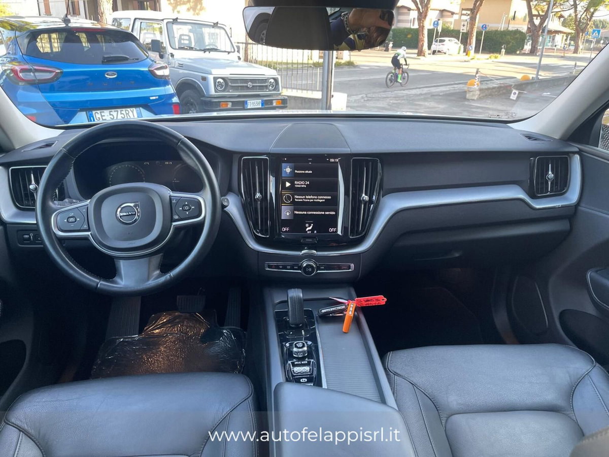 Volvo XC60 2.0 t6 phev Core awd auto (15)