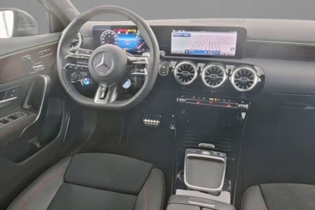 Mercedes-Benz Classe A Sedan 35 4Matic 4p. AMG (3)