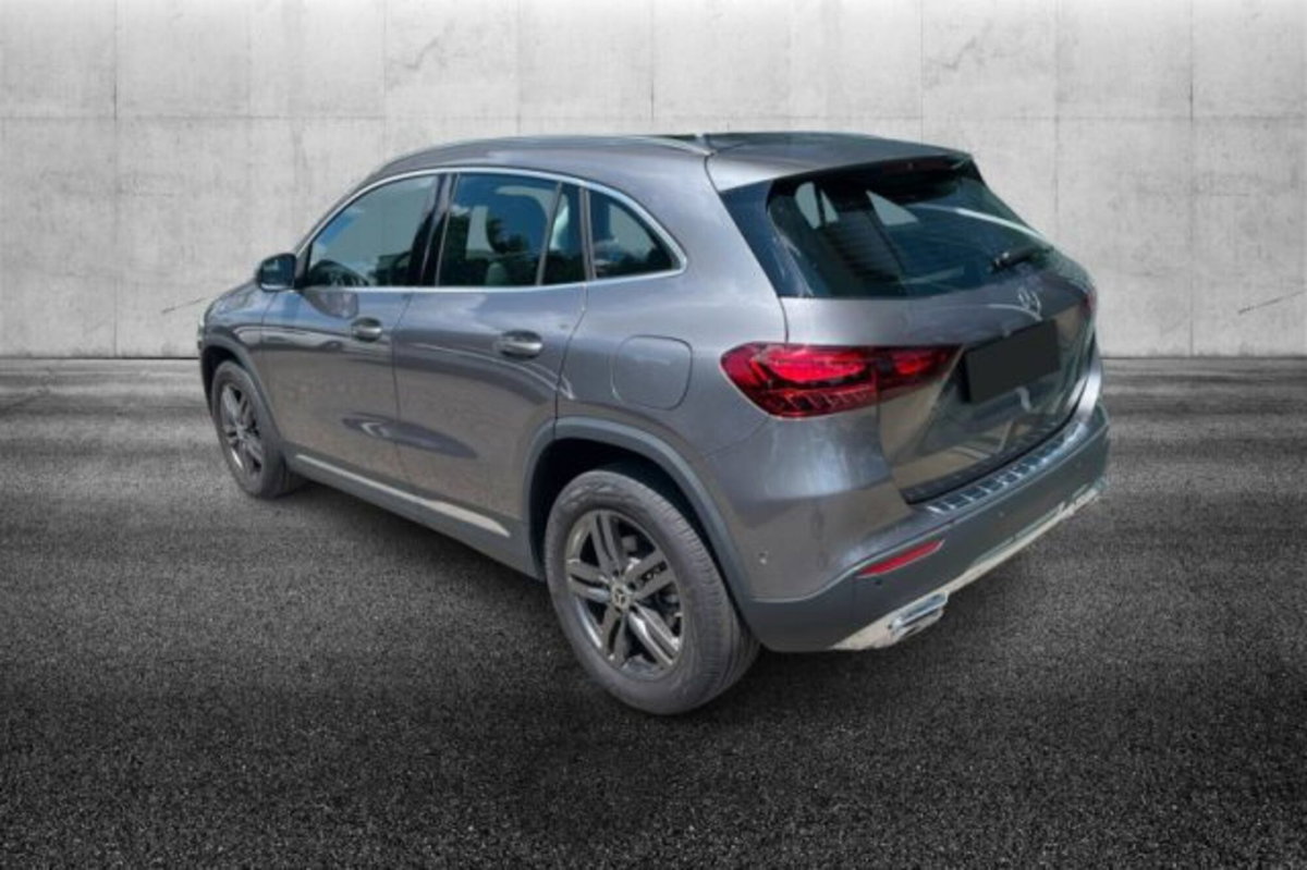 Mercedes-Benz GLA SUV 180 d Advanced auto (2)