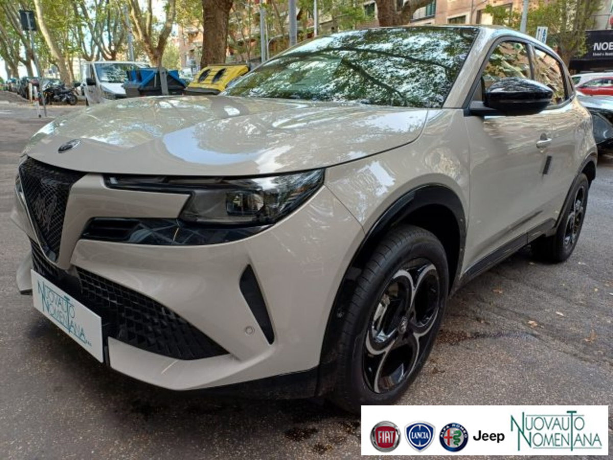 Alfa Romeo Junior 1.2 ibrida Ti 145cv edct6 (2)
