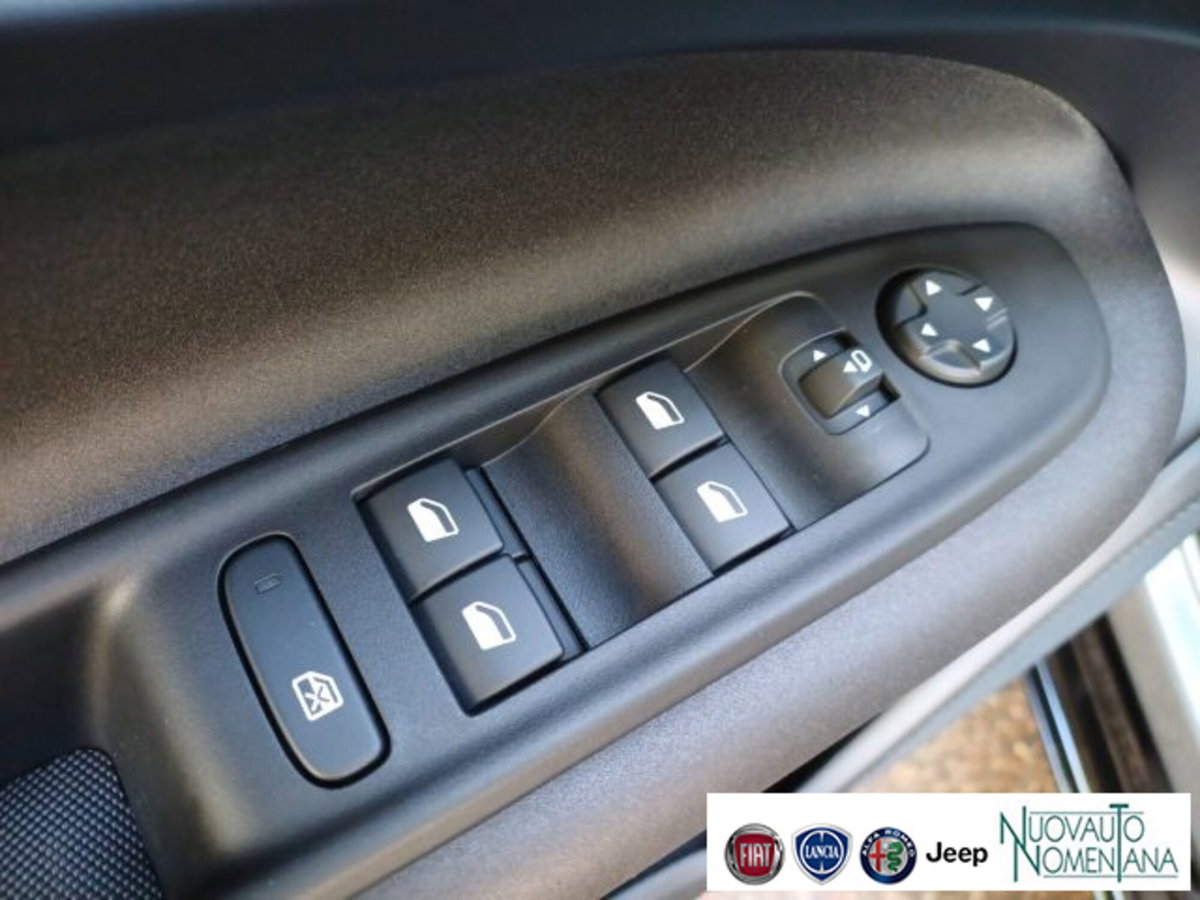 Alfa Romeo Junior 1.2 ibrida Ti 145cv edct6 (16)