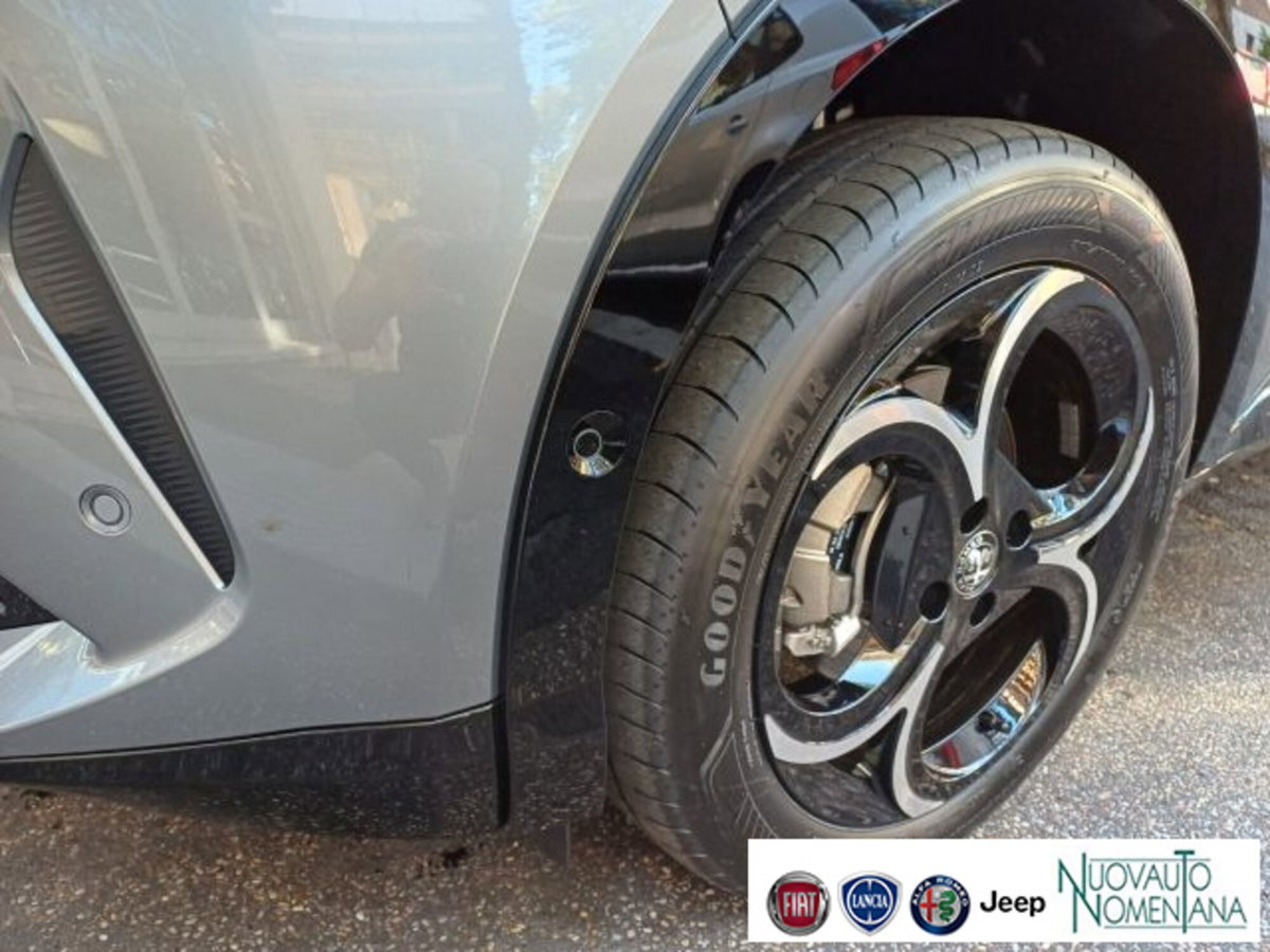 Alfa Romeo Junior 1.2 ibrida Ti 145cv edct6 (4)