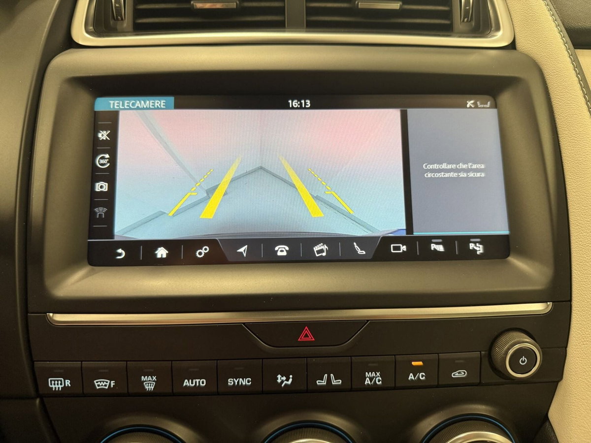 Jaguar E-Pace 2.0D 240 CV AWD aut. R-Dynamic HSE (6)