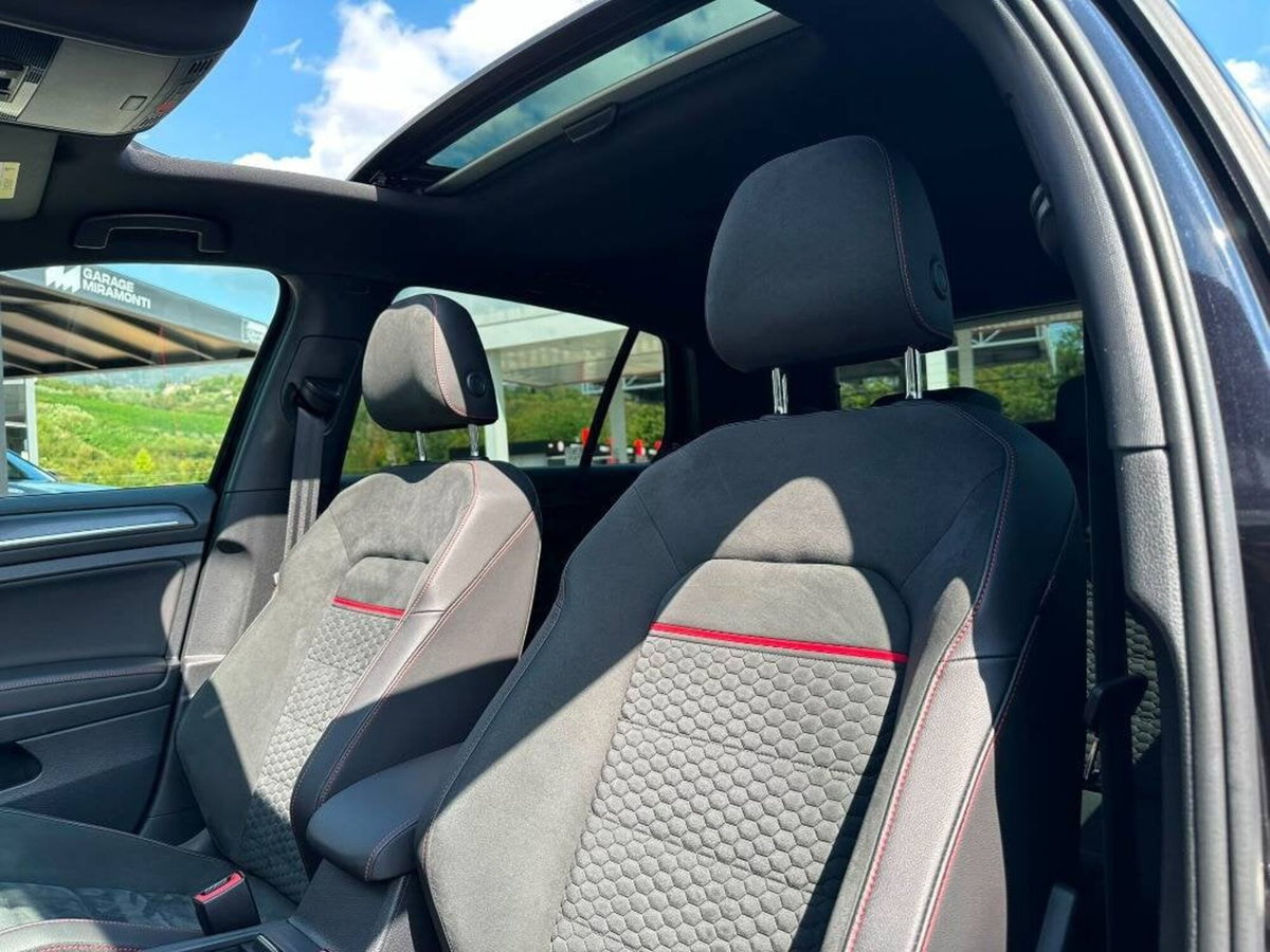 Volkswagen Golf GTI Performance 2.0 245 CV TSI DSG 5p. BMT (6)