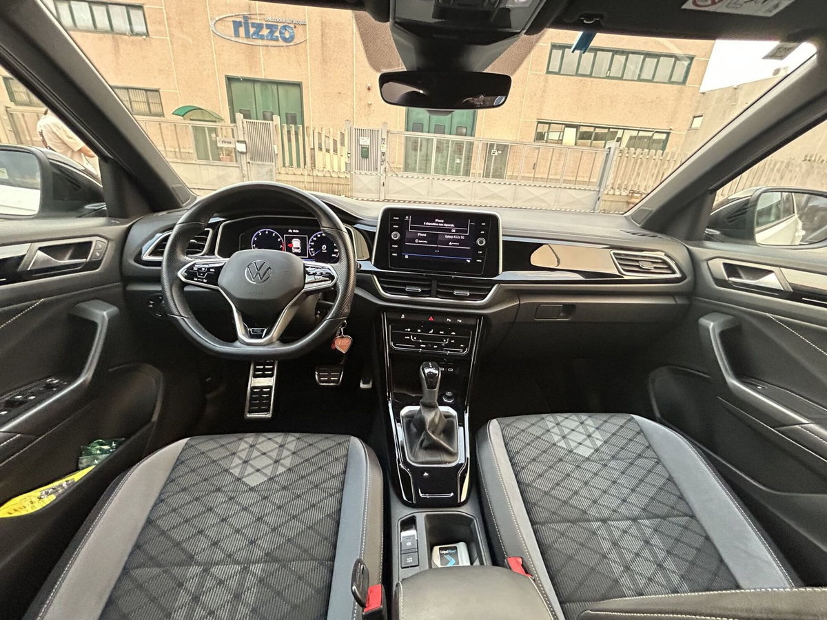 Volkswagen T-Roc 1.5 tsi R-Line dsg (15)
