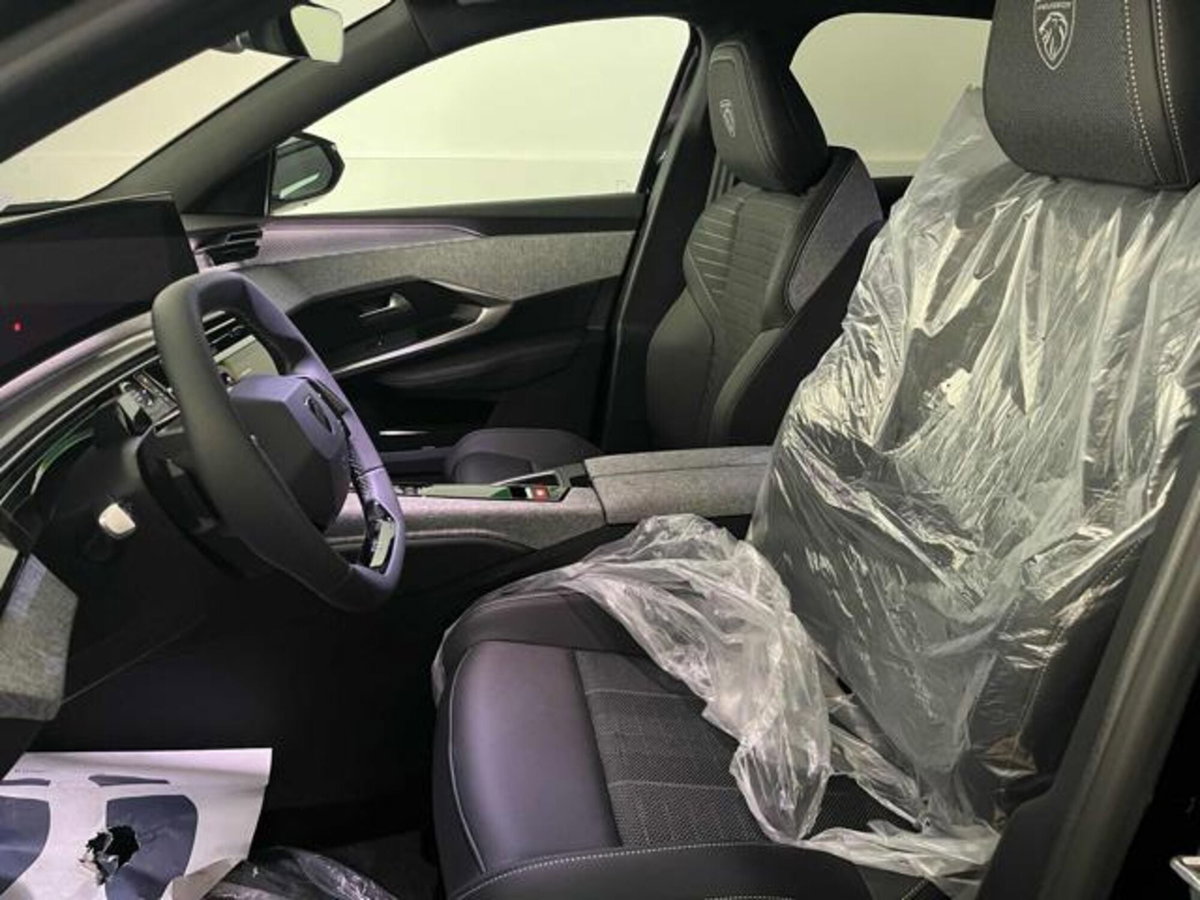 Peugeot 3008 1.2 hybrid 48V GT 136cv e-dcs6 (9)