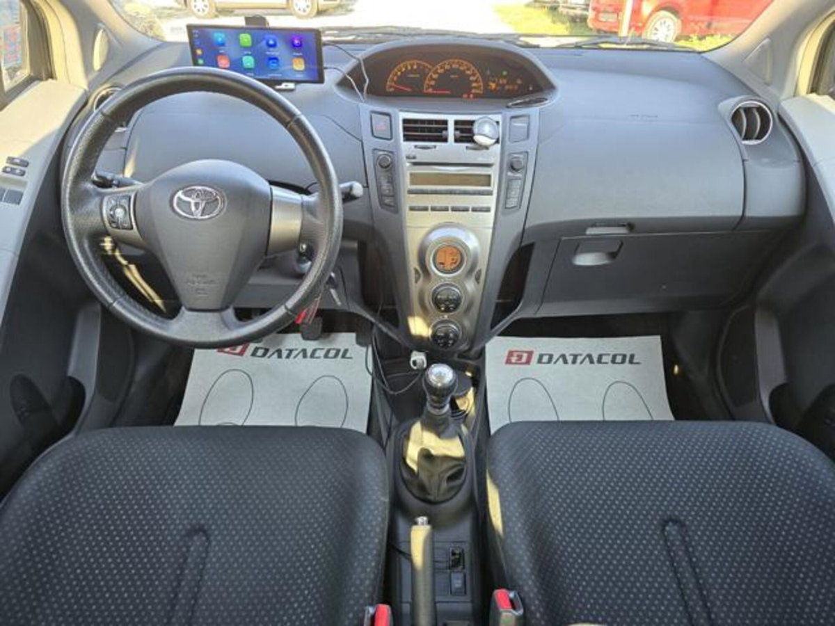 Toyota Yaris 1.3 5 porte Sol (11)