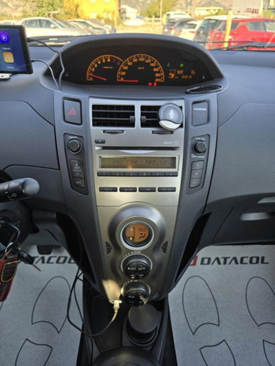 Toyota Yaris 1.3 5 porte Sol (12)