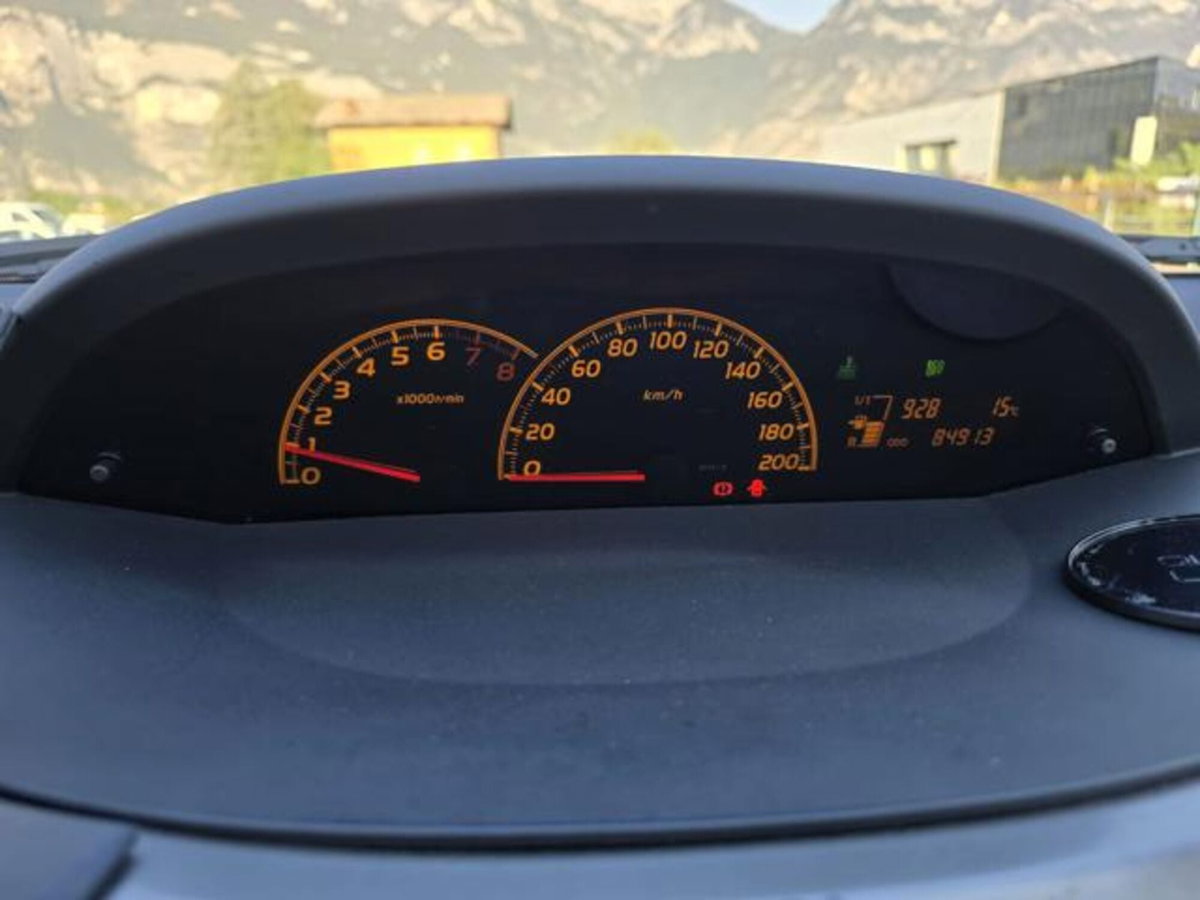 Toyota Yaris 1.3 5 porte Sol (14)