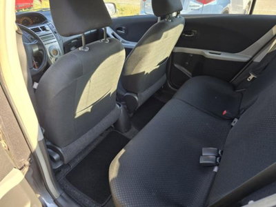 Toyota Yaris 1.3 5 porte Sol (8)