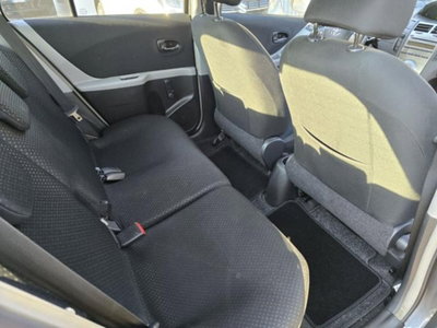 Toyota Yaris 1.3 5 porte Sol (9)