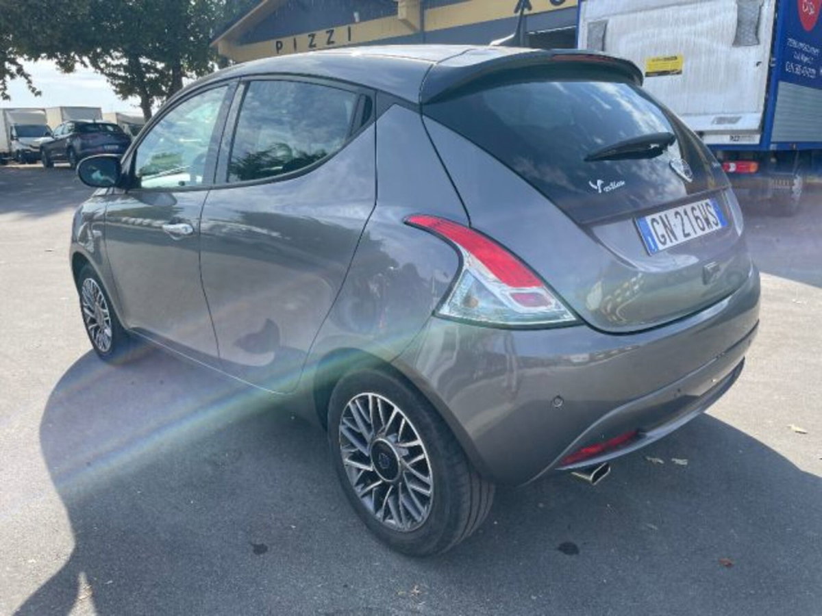 Lancia Ypsilon 1.0 FireFly 5 porte S&S Hybrid Gold Plus (3)