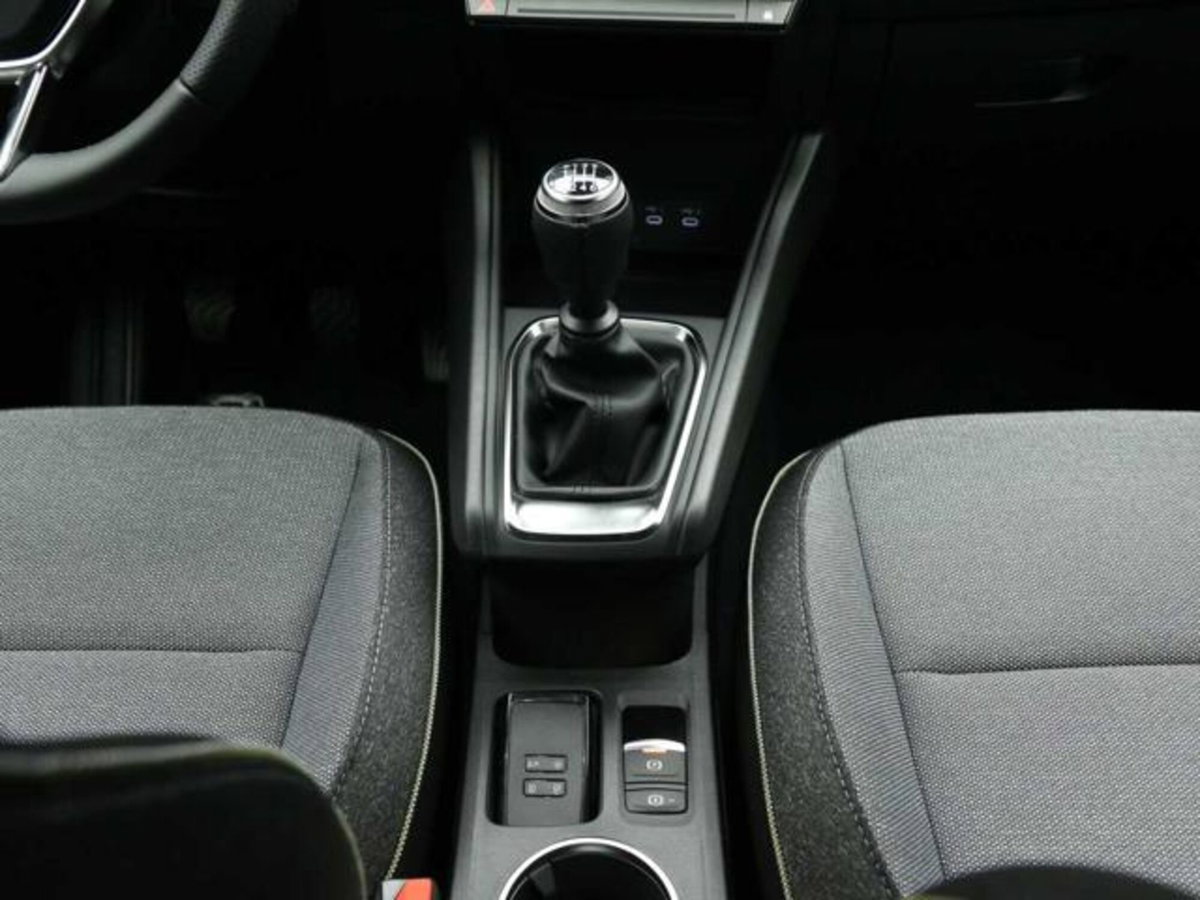 Renault Captur 1.2 eco-g Techno 120cv (13)