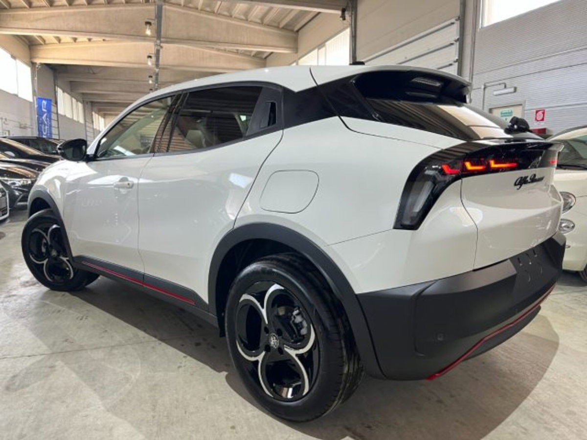 Alfa Romeo Junior elettrica Speciale 156cv (6)